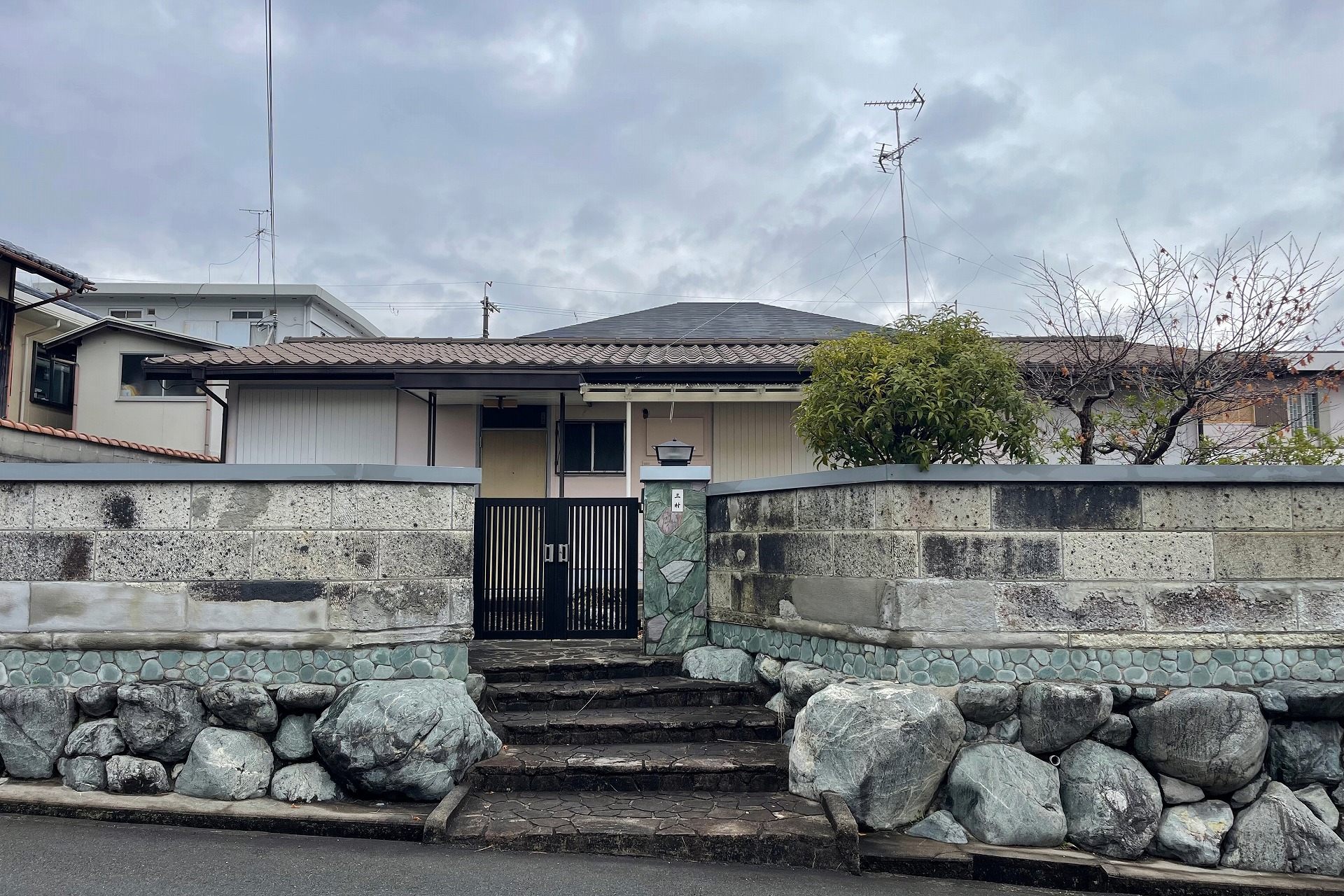 軽量鉄骨造1階建建屋解体着工前写真