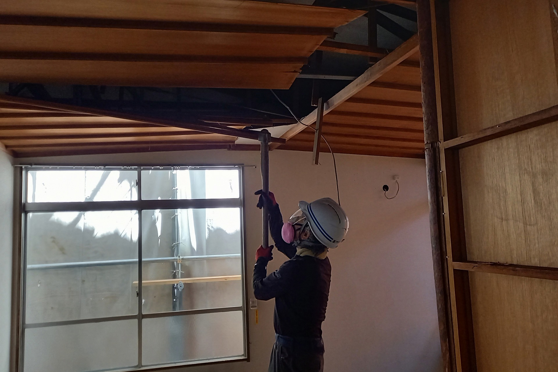 軽量鉄骨造1階建建屋解体中写真1